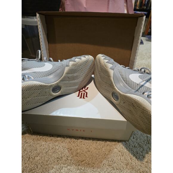 Nike Kyrie 2 Mens Size 11.5 Basketball Shoe main image 5